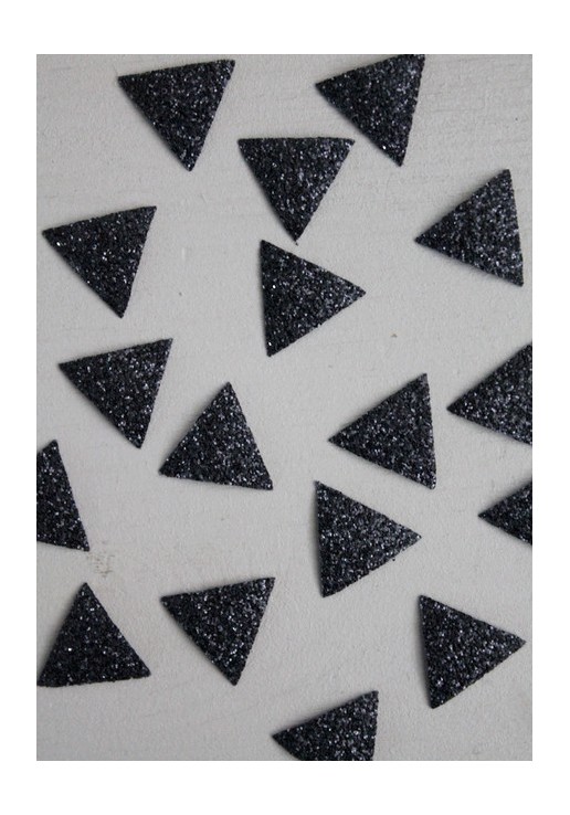 30 mini thermocollants triangles noir glitter